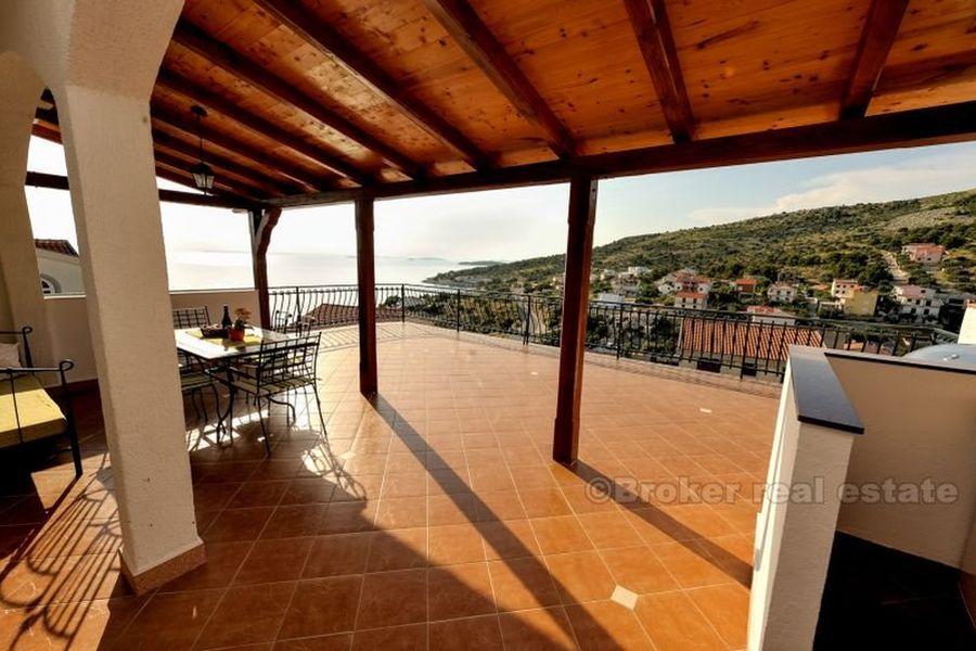Haus / Villa mit Pool und Meerblick