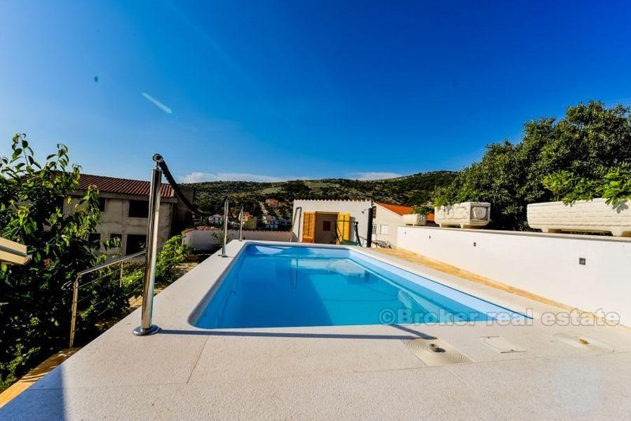 Haus / Villa mit Pool und Meerblick