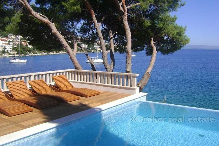 Maison / Villa sur l'île de Ciovo, première rangée à la mer, en vente