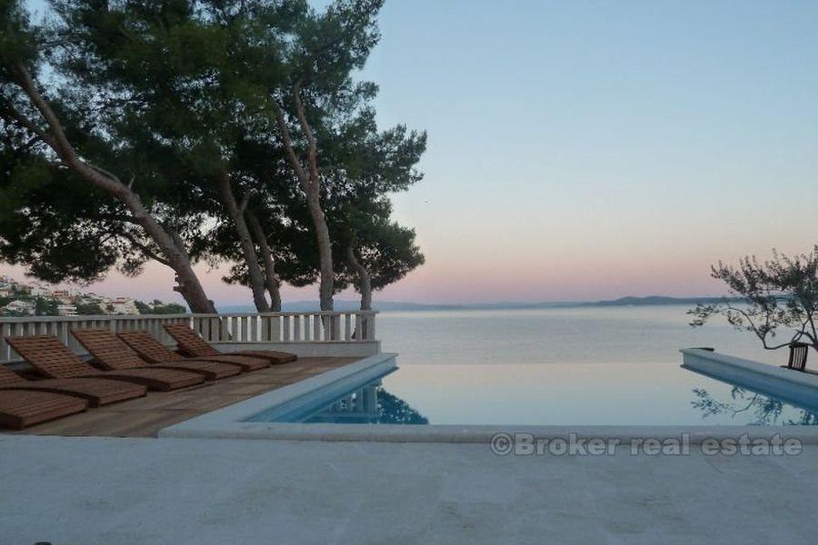 Maison / Villa sur l'île de Ciovo, première rangée à la mer, en vente
