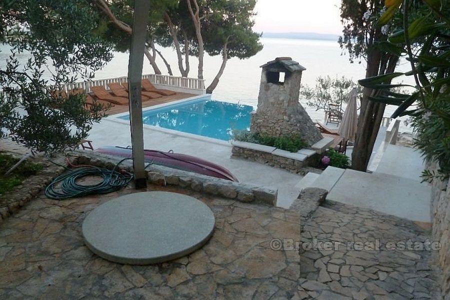 Maison / Villa sur l'île de Ciovo, première rangée à la mer, en vente