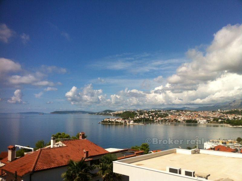Appartamento duplex con vista mare