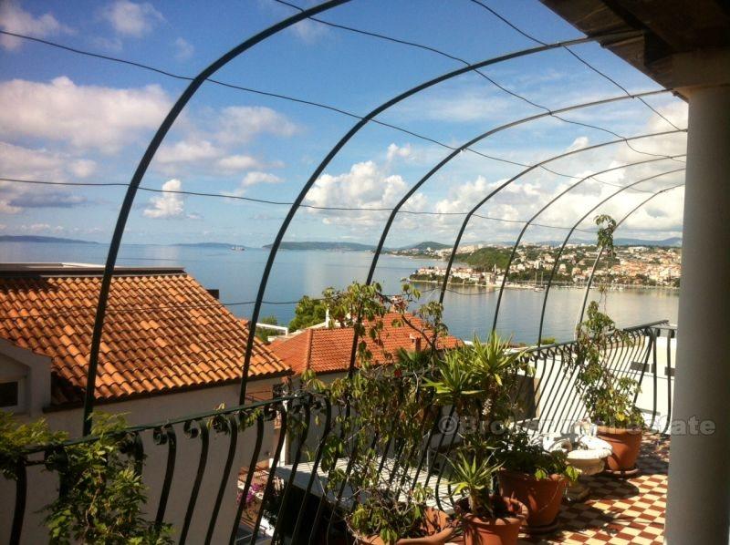 Appartamento duplex con vista mare