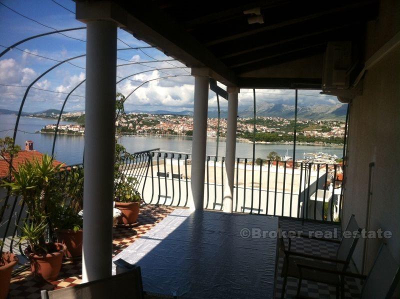 Appartamento duplex con vista mare