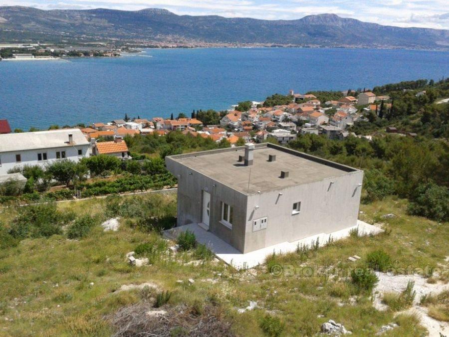 La maison sur l'île de Brac, sur un terrain de 400m2 avec vue sur la mer