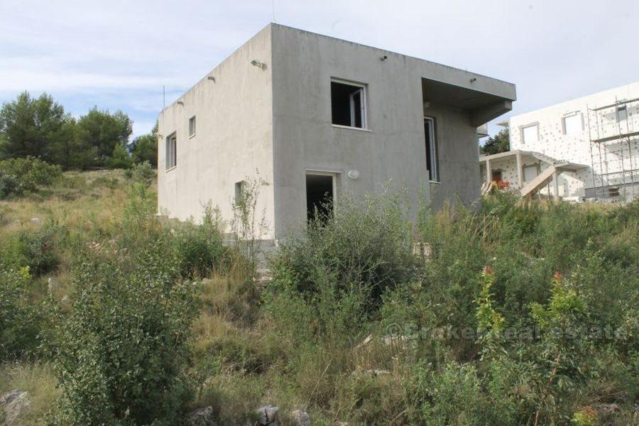 La maison sur l'île de Brac, sur un terrain de 400m2 avec vue sur la mer