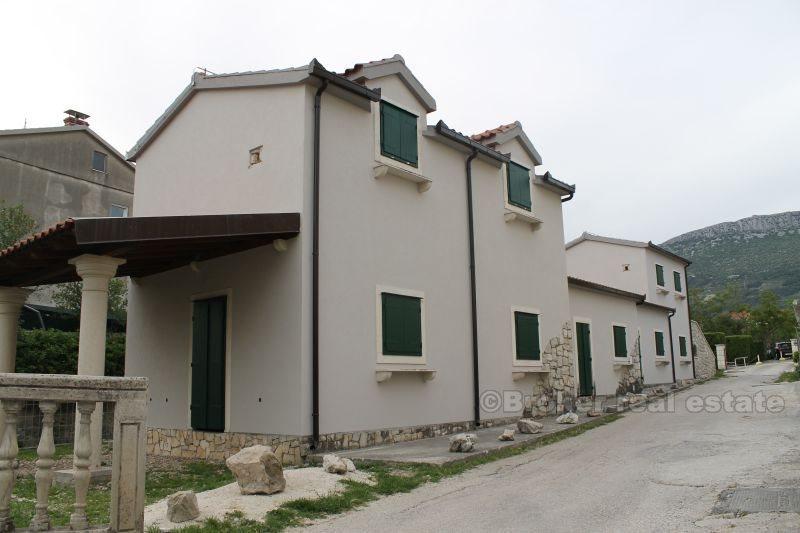 Maison / complexe commercial innovant à Kastela