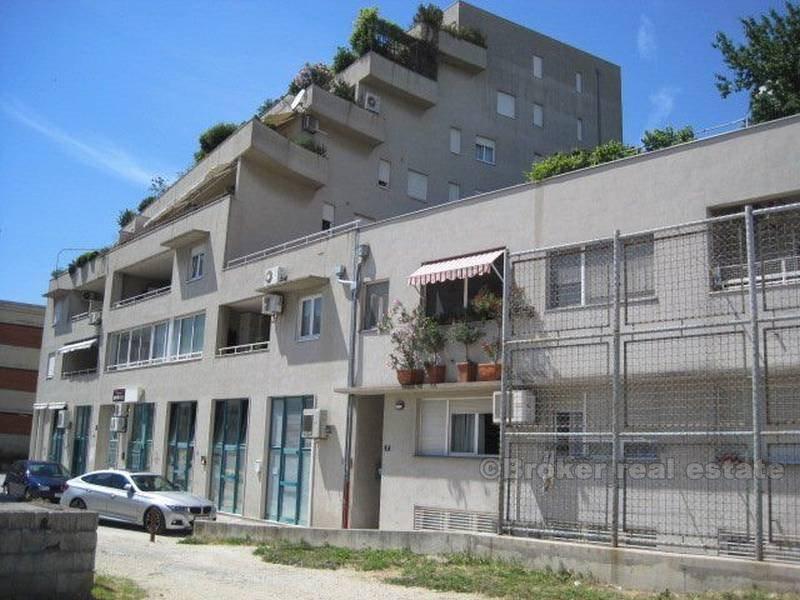 Commercial space in Split, 230m2