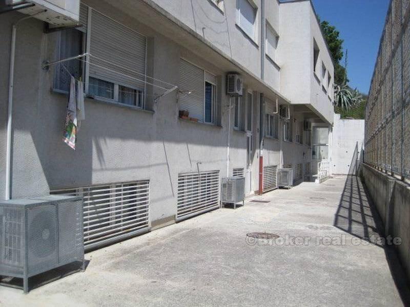 Commercial space in Split, 230m2