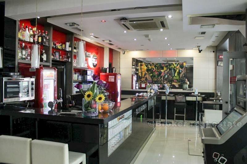Poslovni prostor, Caffe bar sa dvije vanjske terase, na prodaju