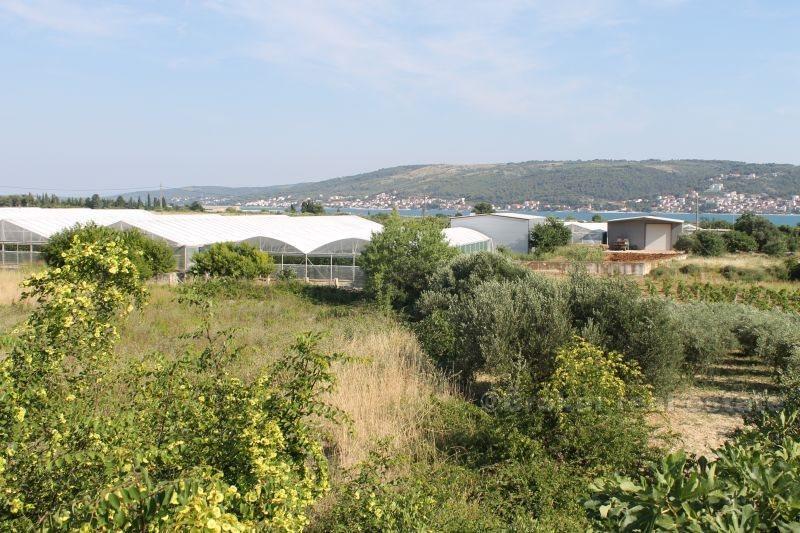 Terreno edificabile per scopi commerciali, per la vendita