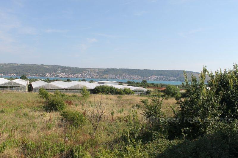 Terreno edificabile per scopi commerciali, per la vendita