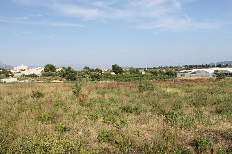 Terreno edificabile per scopi commerciali, per la vendita