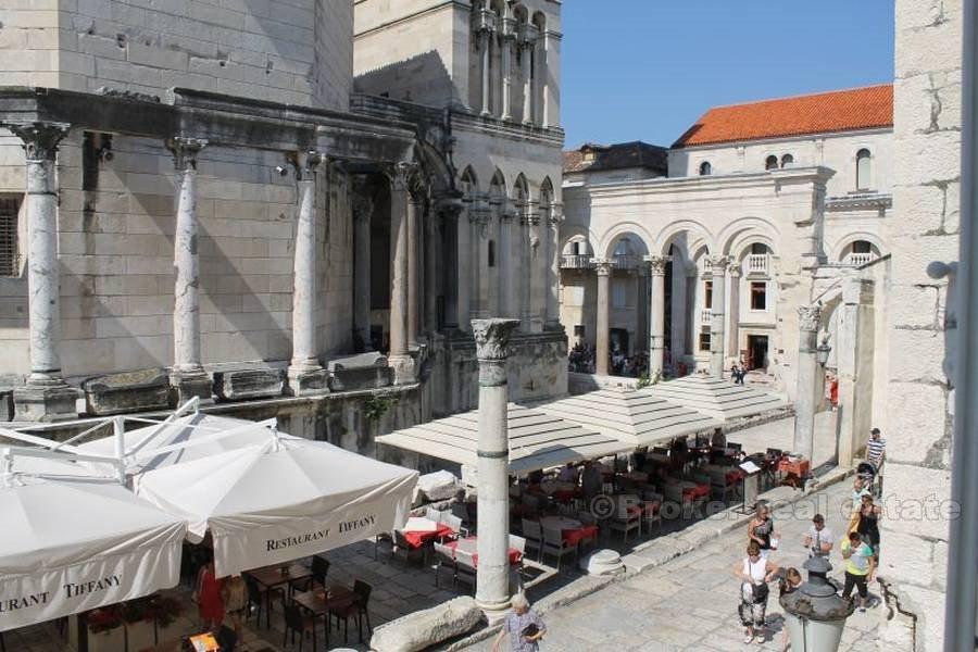 Commercial Premises, three office spaces for rent