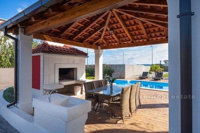 Villa, moderna e completamente attrezzata