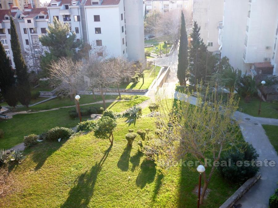 Tre sovrum, stadsdel Mertojak