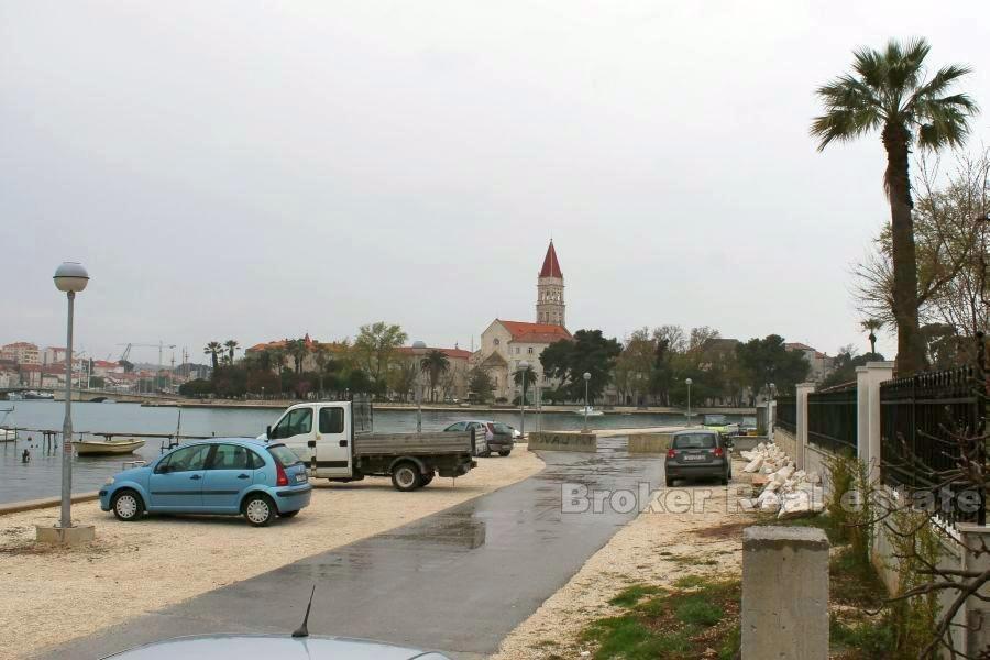 Dům / Vila, Dům k rekonstrukci, první řadě k moři