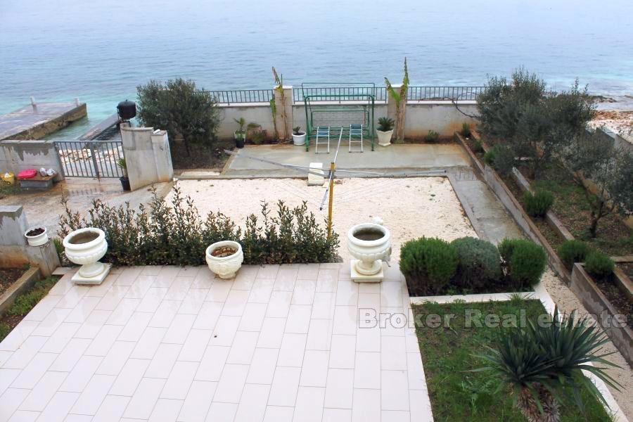 Maison / Villa sur l'île de Ciovo, à côté de la mer, en vente