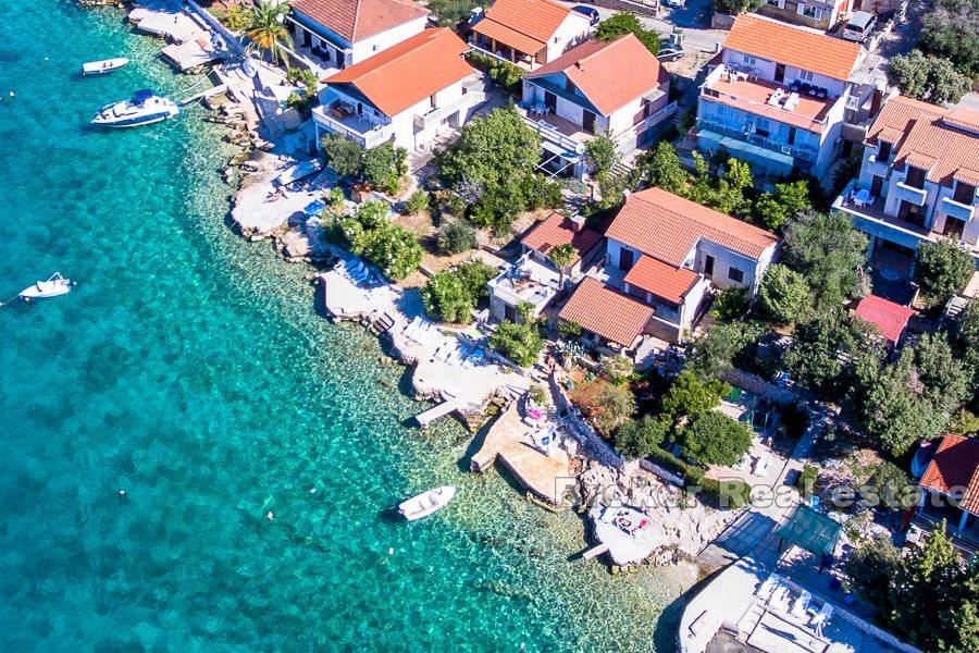 Maison dans un excellent emplacement avec permis pour une villa