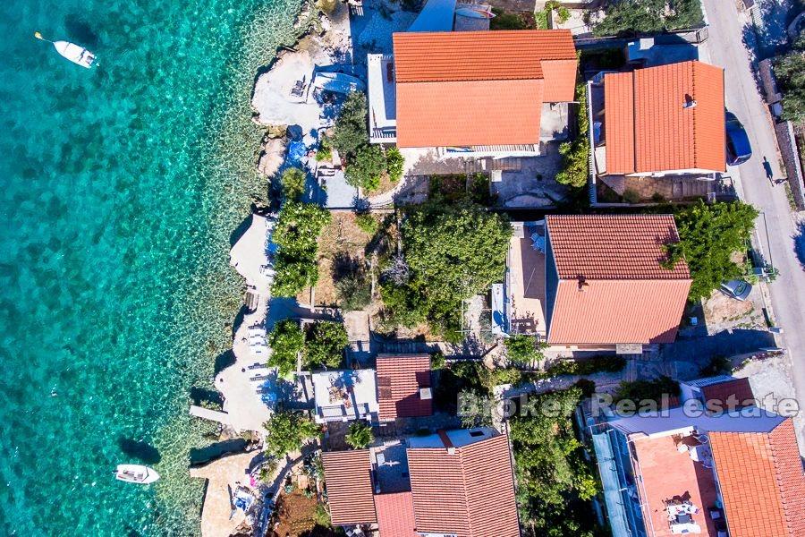 Maison dans un excellent emplacement avec permis pour une villa