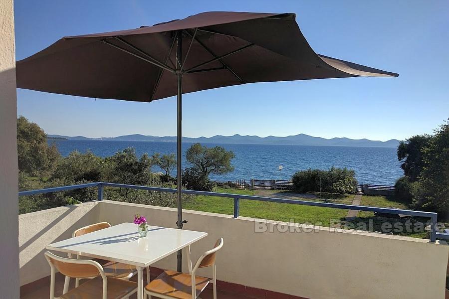 Maison / villa avec grand terrain, front de mer