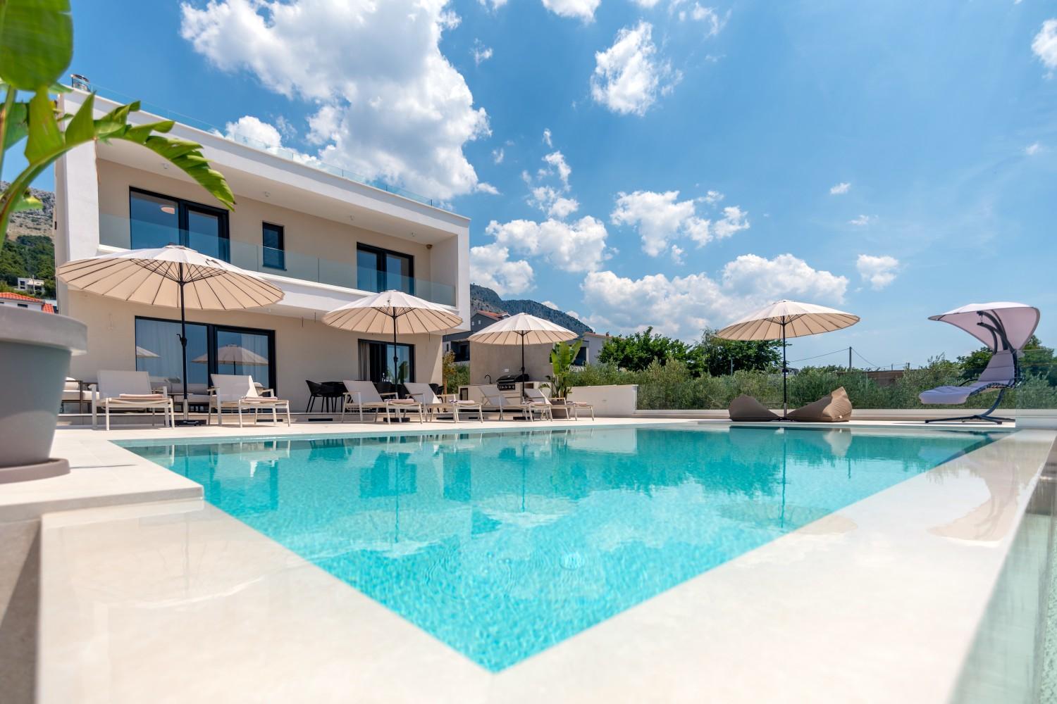 Moderne Villa mit Meerblick