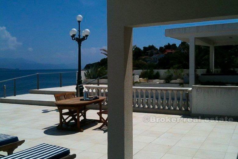 Maison / Villa, première rangée de la mer