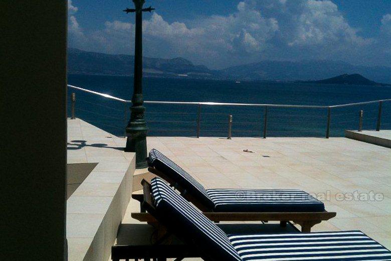 Maison / Villa, première rangée de la mer
