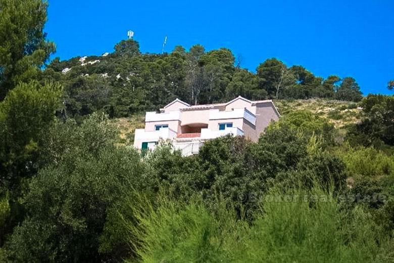 Hus / Villa i cove, med havutsikt, til salgs