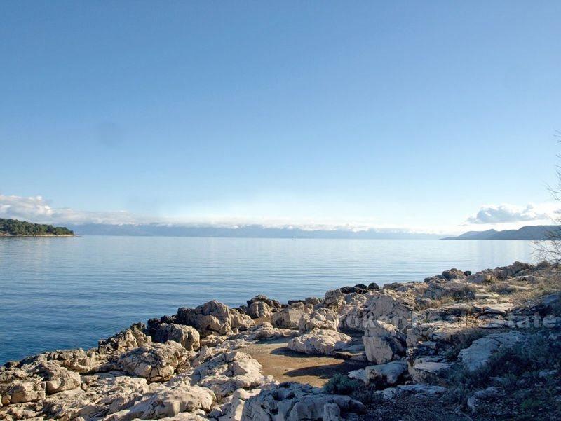 Kuća / Vila na izuzetnoj lokaciji, prvi red do mora