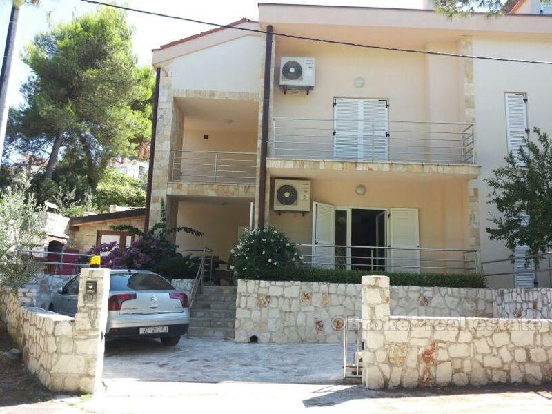 Apartman na Čiovu, prvi red do mora, pogled na more,na prodaju