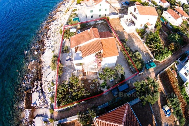 Maison / Villa première rangée de la mer, avec accès direct à la plage