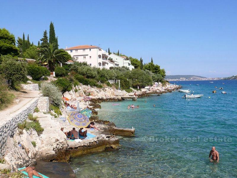 Дом / Вилла на берегу моря с бассейном, видом на море, на продажу