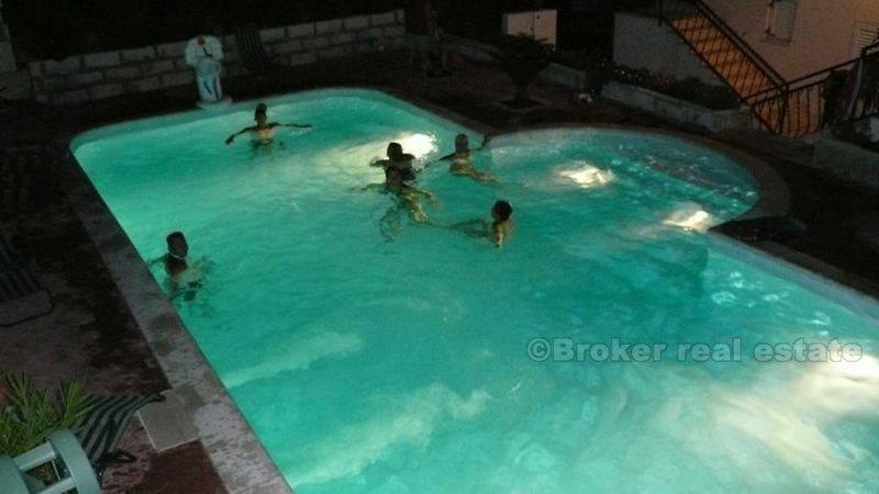 Дом / Вилла на берегу моря с бассейном, видом на море, на продажу