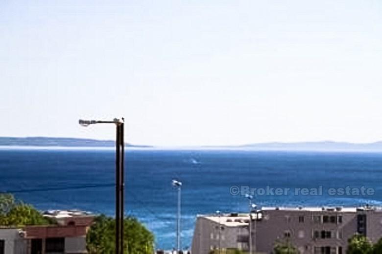 Trosobni stan na Žnjanu, u blizini plaže, za najam
