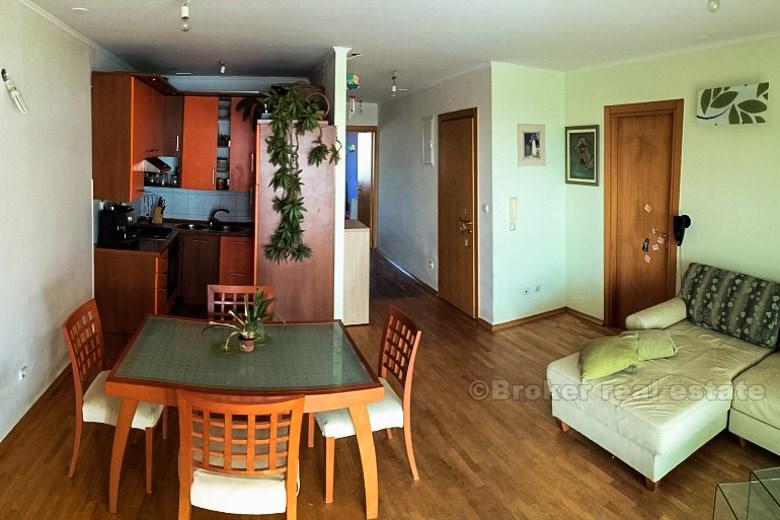 Lägenhet / Flat på 4: e våningen, hyra