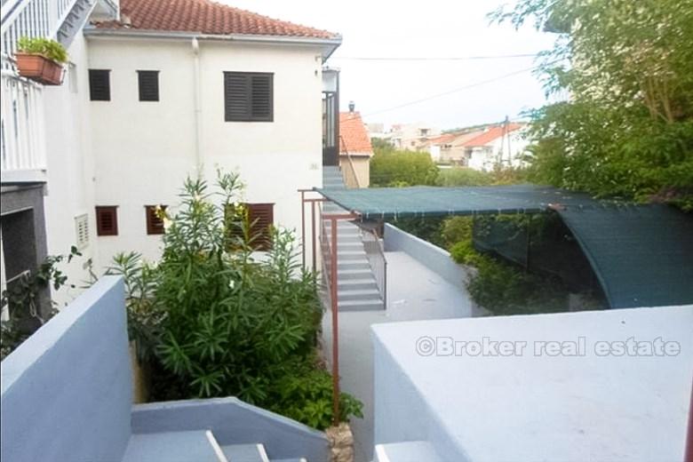 Apartman, u blizini centra mjesta, na prodaju