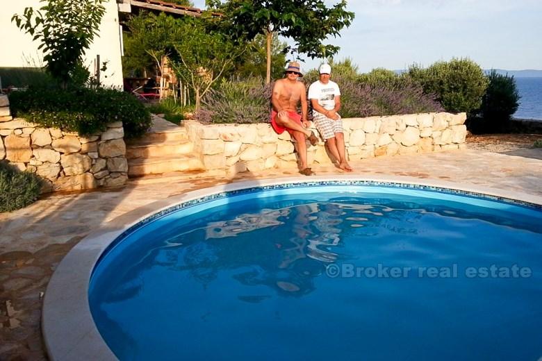 Maison / Villa première rangée de la mer avec piscine