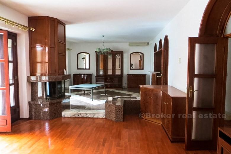 Villa sur trois étages près de la plage Bacvice