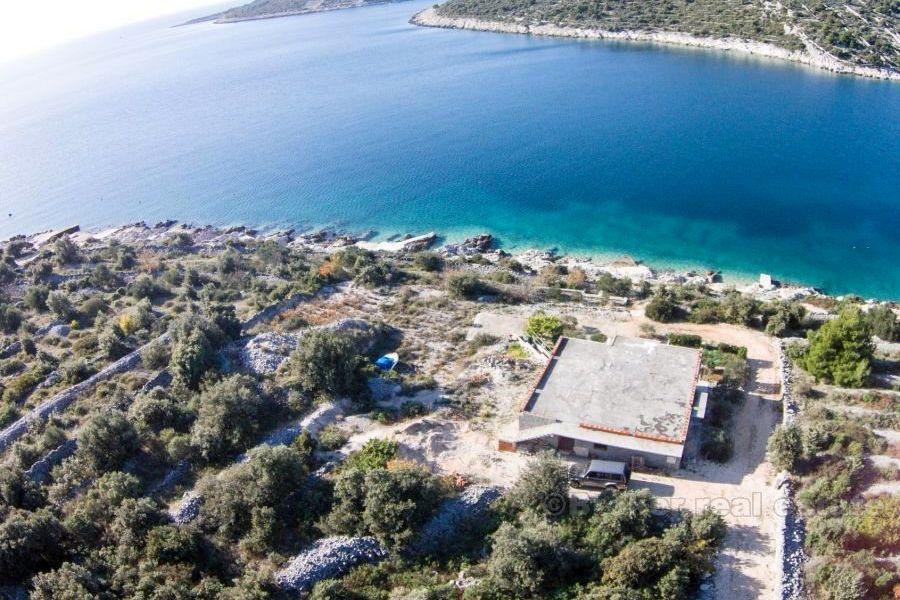 Dům / Villa, Nedokončený dům u moře, na výjimečném místě