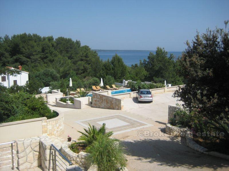 Maison / Villa à vendre, première rangée de la mer, à proximité d'une forêt de pins