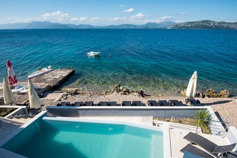 Maison / villa avec piscine, première rangée de la mer, à vendre