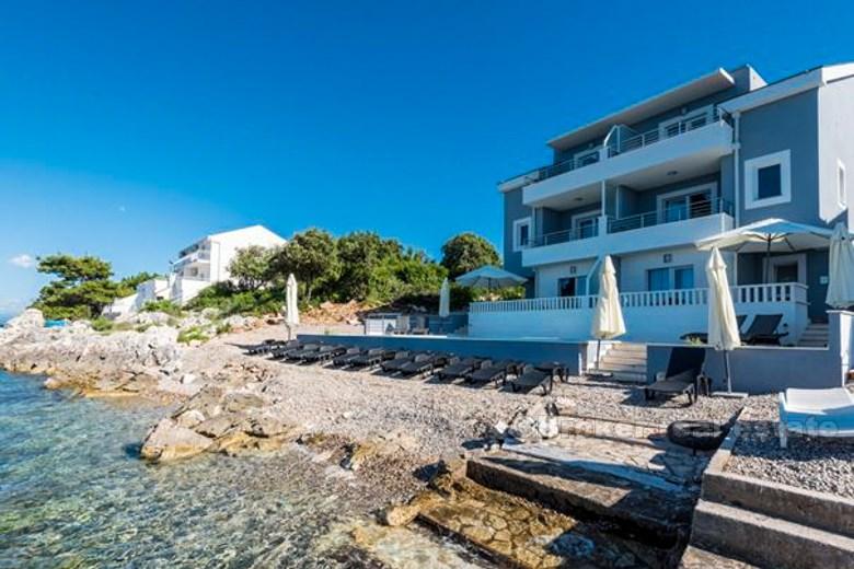 Maison / villa avec piscine, première rangée de la mer, à vendre