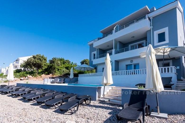 Maison / villa avec piscine, première rangée de la mer, à vendre