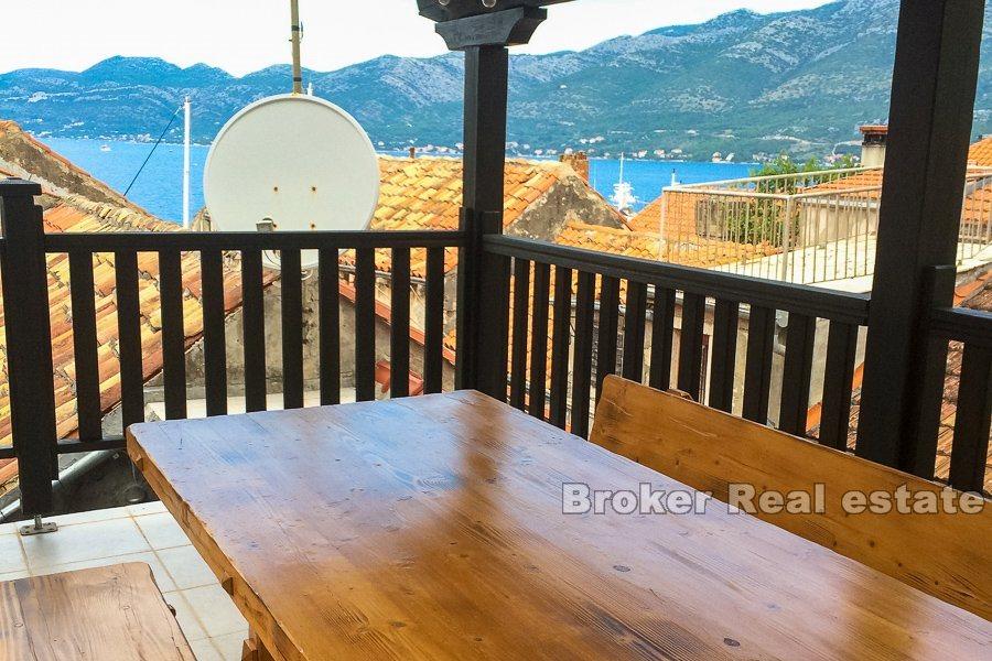 Interessant eiendom som ligger i en rolig, gammel del av byen på øya Korcula, til salgs