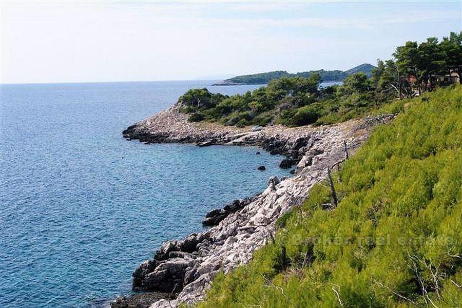 Terreno edificabile in prima fila al mare, in vendita