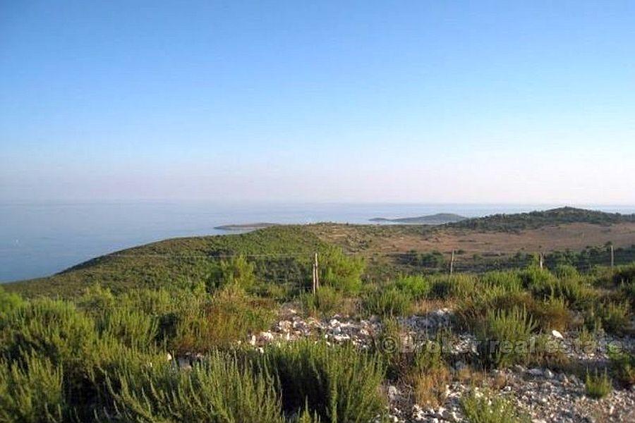 Les terres agricoles dans un endroit attrayant, à vendre