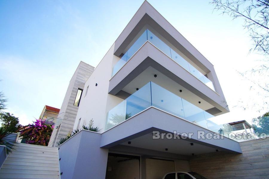 Luxury villa with sea view