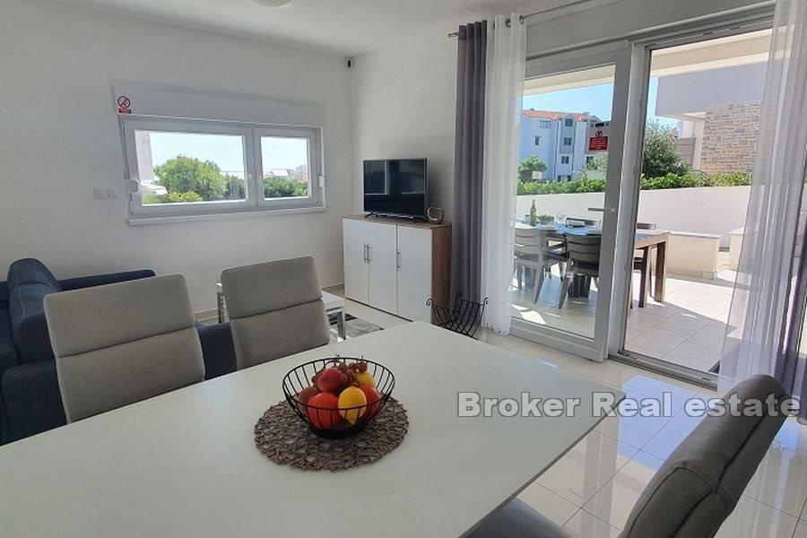 Apartment mit Pool- und Meerblick