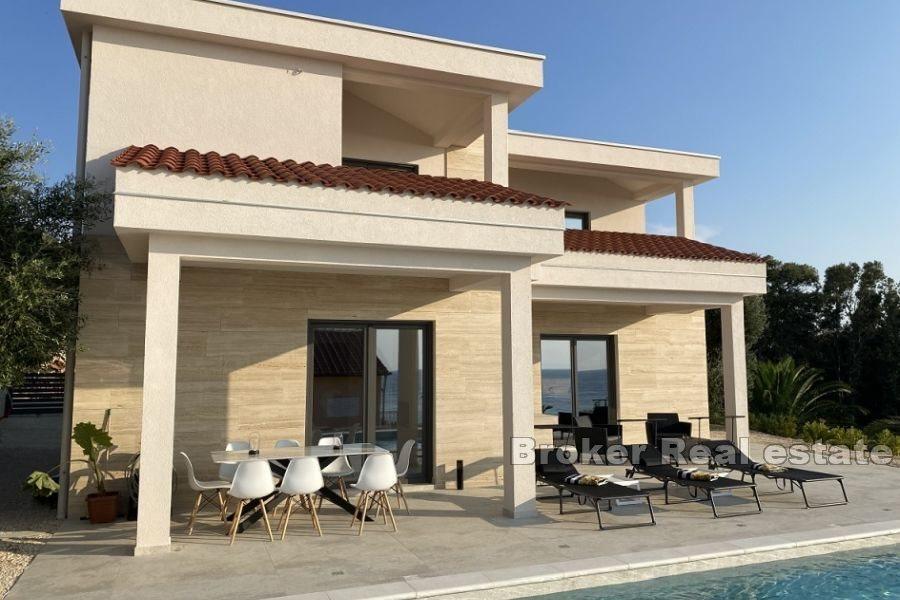 Moderne Villa mit Pool und Meerblick